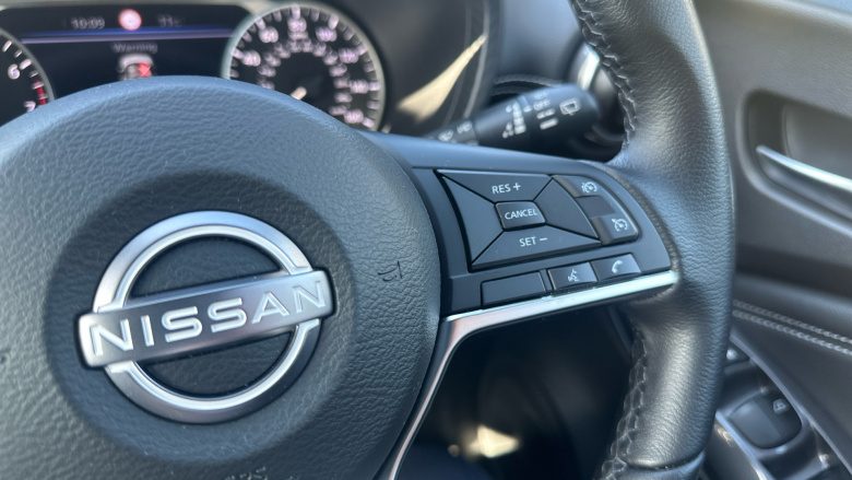 Nissan Juke 1.0 DiG-T 114 N-Connecta 5dr Petrol Hatchback